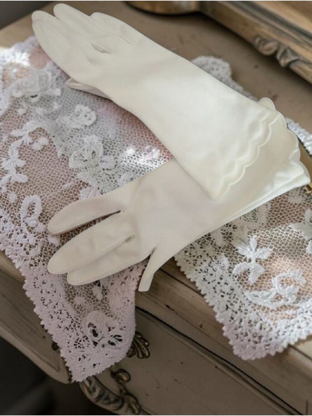 Vintage 1960s Fownes Doette Deluxe White Cotton Gloves 6.5 Original Packaging